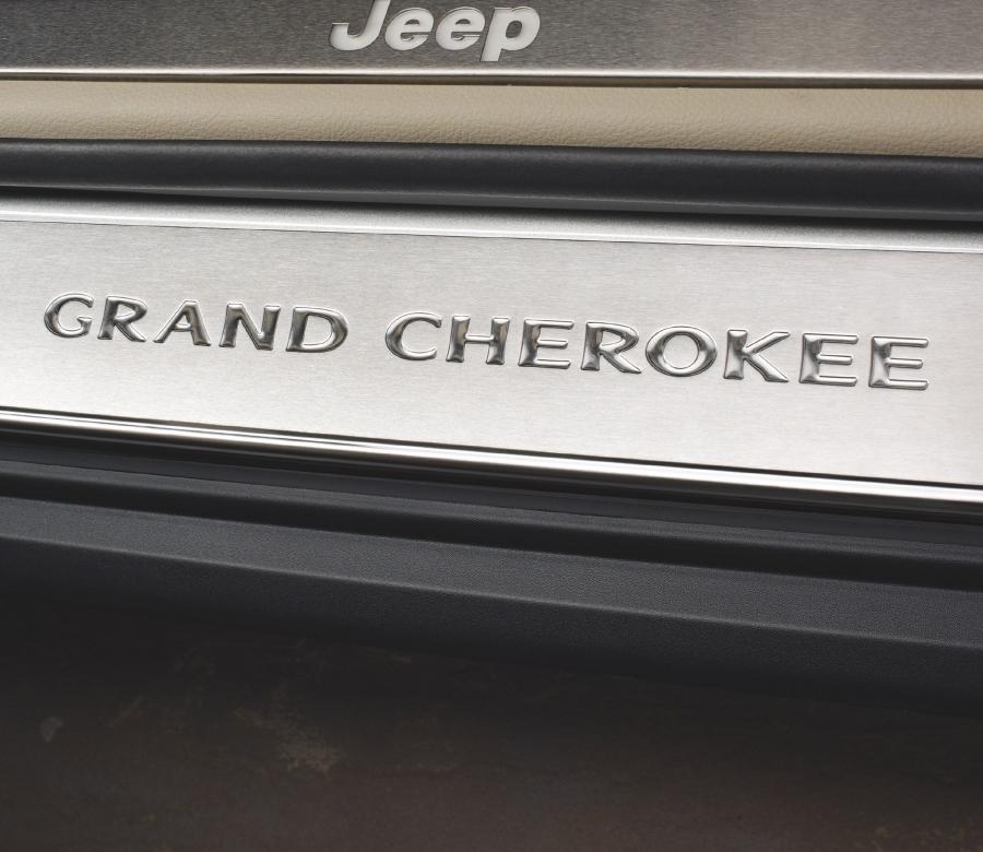  Jeep Grand Cherokee Moparized 2011 года  (фото 4 из 7)